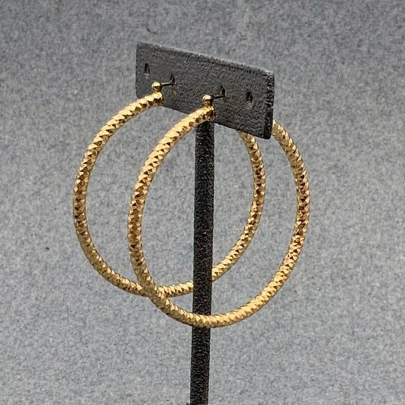 Large Textured Hoop Earrings Pierced Pale Gold Snap Latch Lightweight - Picture 3 of 5